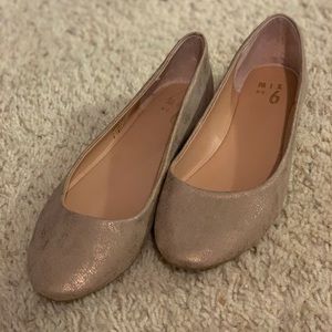 Mix No. 6 Women’s NEW Tan/Gold Ballet Flat. Size 8